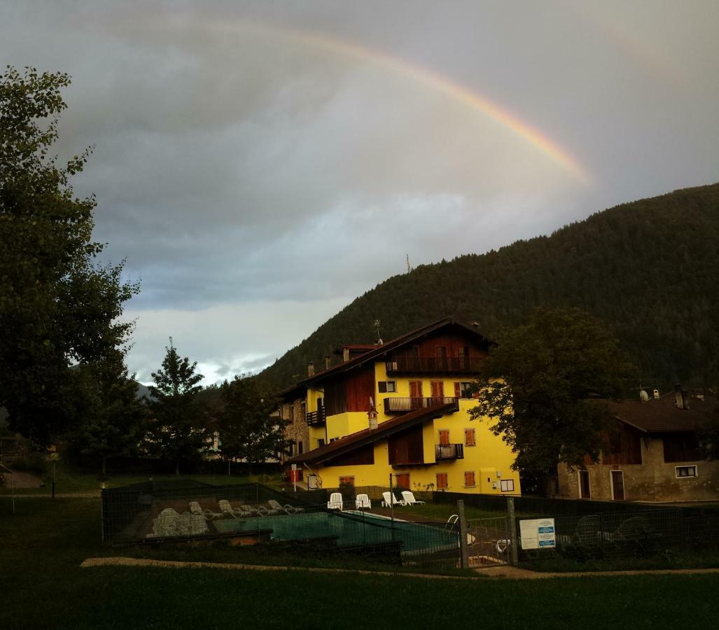 Albergo Casavecchia Tiarno di Sopra Exteriör bild