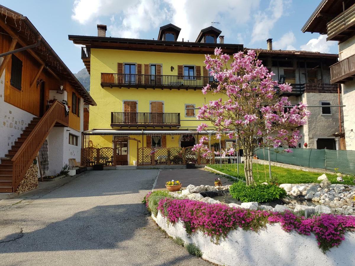 Albergo Casavecchia Tiarno di Sopra Exteriör bild